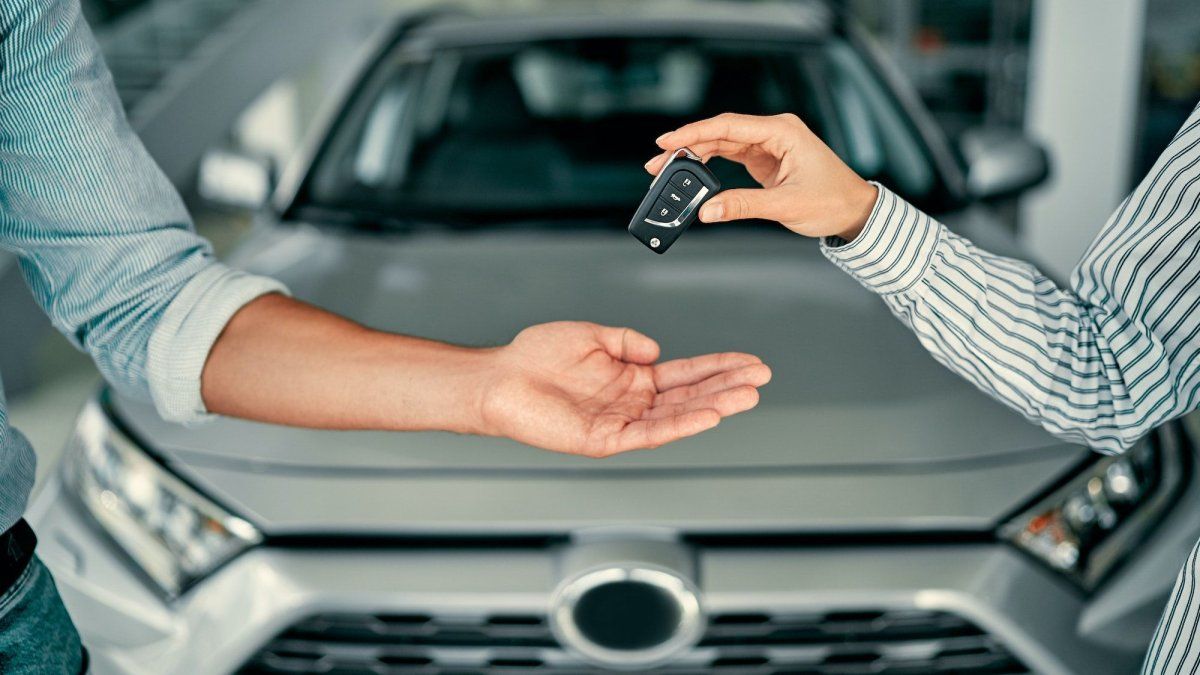 Economistas advierten que los autos seguirán bajando y sugieren esperar para comprar 1 Economistas advierten que los autos seguirán bajando y sugieren esperar para comprar